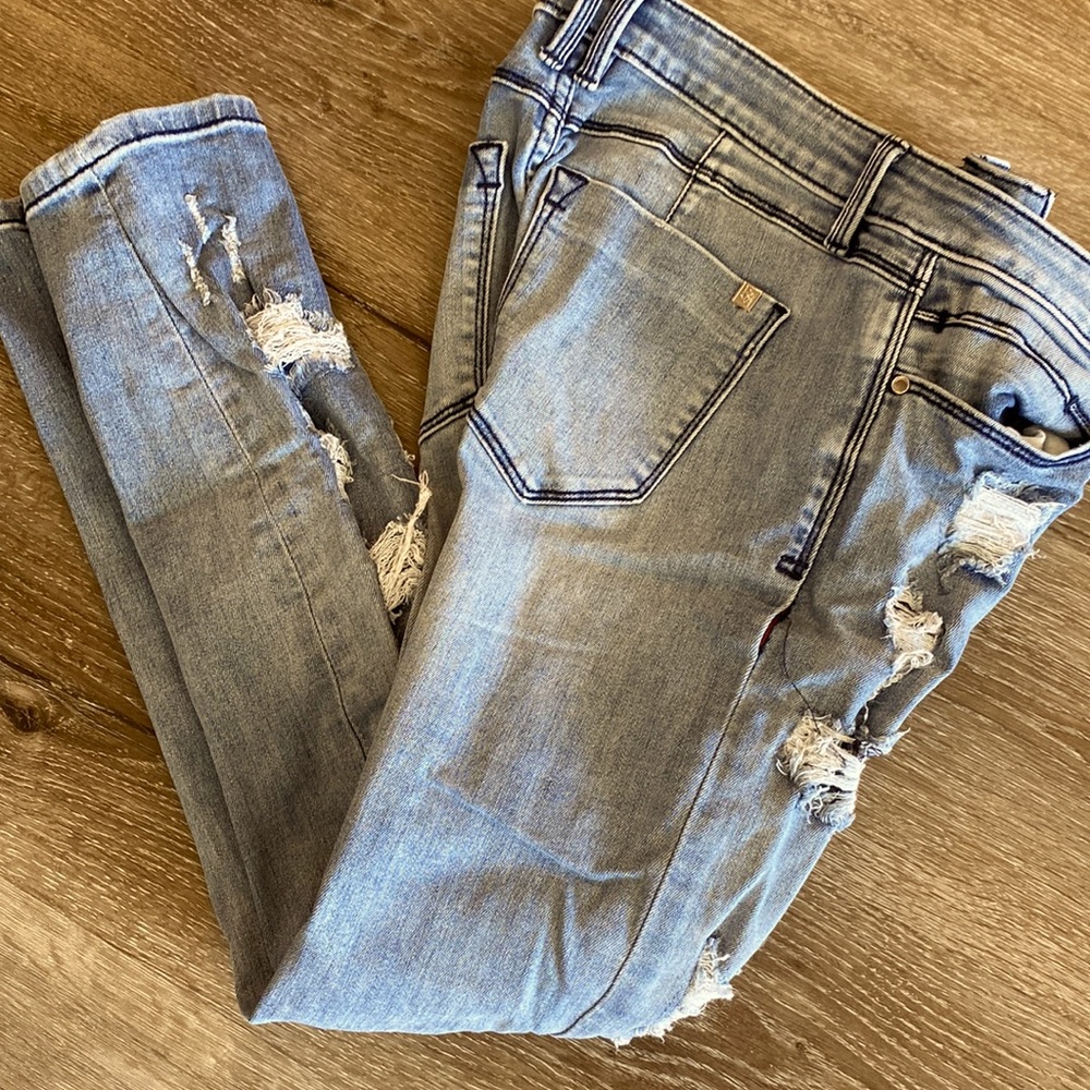 Bebe women’s size 27 waist 26 length distressed skinny jeans